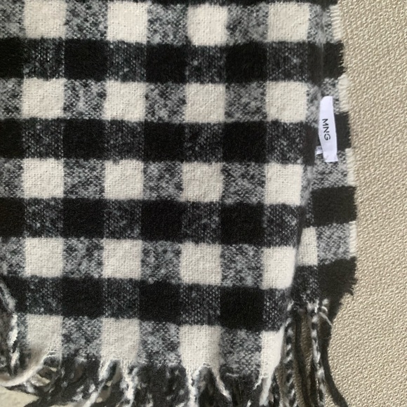 Checkered blanket scarf - Picture 4 of 4